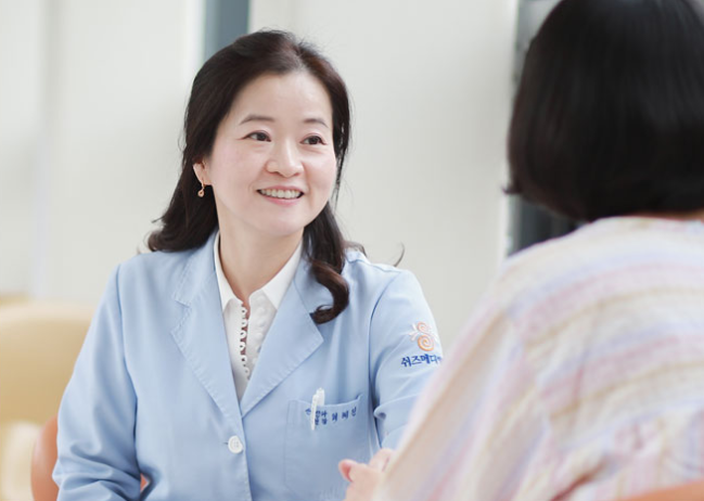 수원 쉬즈메디병원 부인과 진료 상담 장면